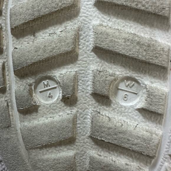 CROCS Classic Lined Clog size Men’s 4 Women’s 6, White with gray lining, comfy - Picture 7 of 7